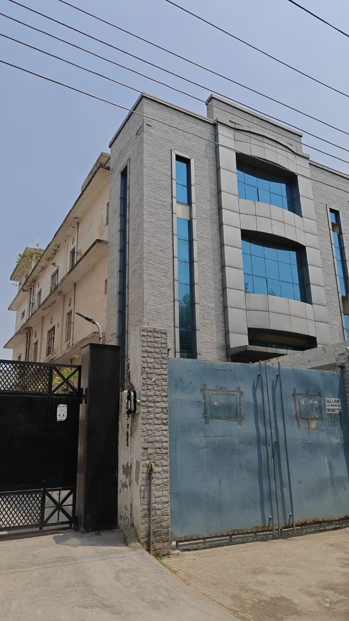 Industrial Building for Sale in Noida
