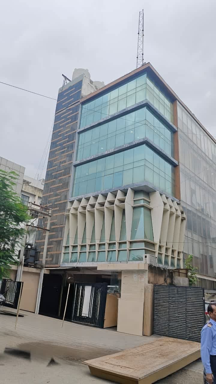 800 Sq. Mtr Office Building For Sale in Noida